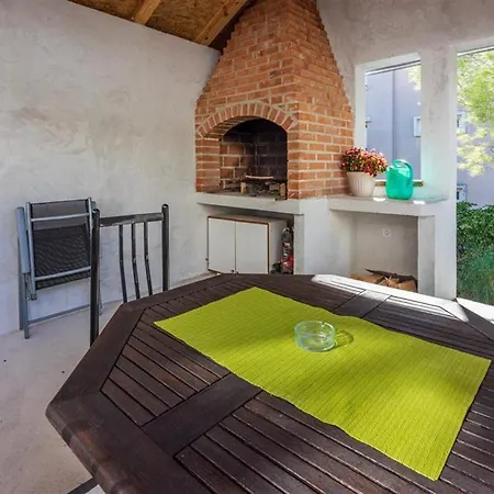 House With A Parking Space - 5523 Ferienhaus Novi Vinodolski