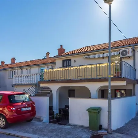 House With A Parking Space - 5523