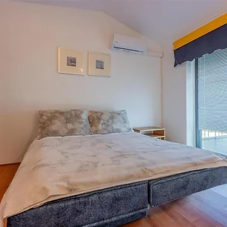 House With A Parking Space - 5523 Holiday home Novi Vinodolski