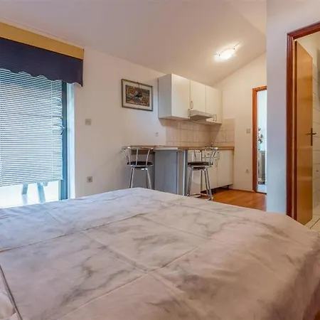 House With A Parking Space - 5523 Vakantiehuis Novi Vinodolski