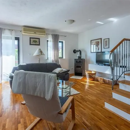 House With A Parking Space - 5523 Holiday home