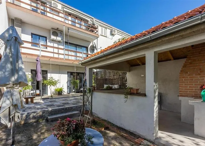 House With A Parking Space - 5523