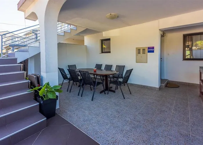 Сasa de vacaciones House With A Parking Space - 5523 Novi Vinodolski