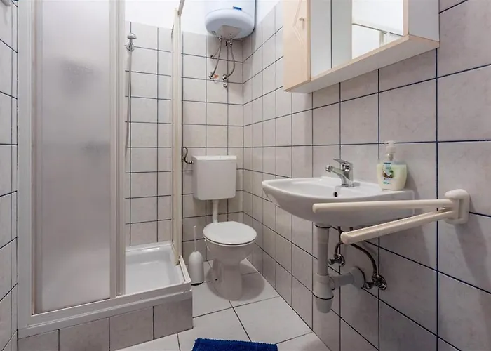 House With A Parking Space - 5523